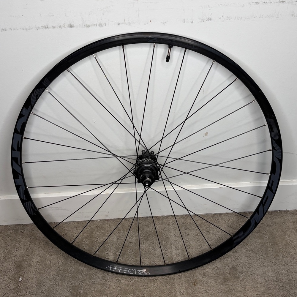 Race Face Aeffect R30 Aluminum Wheel - Picture 2 of 10